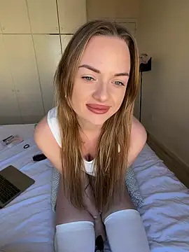 Snapshot of ElenaRebelle chatting on 7, 5, 2026 ElenaRebelle online show from 7, 5, 2026