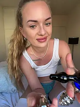Snapshot of ElenaRebelle chatting on 28, 5, 2026 ElenaRebelle online show from 28, 5, 2026