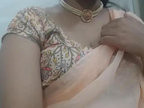 Snapshot of Lovely_Siri_23 chatting on 18, 5, 2026 Lovely Siri 23 online show from 18, 5, 2026