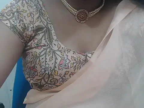 Snapshot of Lovely_Siri_23 chatting on 18, 5, 2026 Lovely Siri 23 online show from 18, 5, 2026