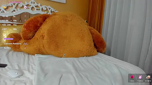 Snapshot of GoldenCaroline chatting on 7, 10, 2025 GoldenCaroline online show from 7, 10, 2025