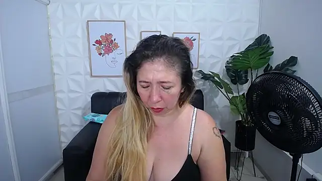 Valentinaa mature online show from 7, 3, 2025