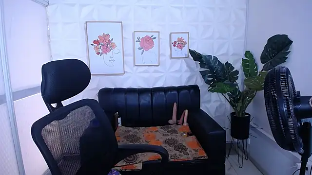 Valentinaa mature online show from 6, 3, 2026