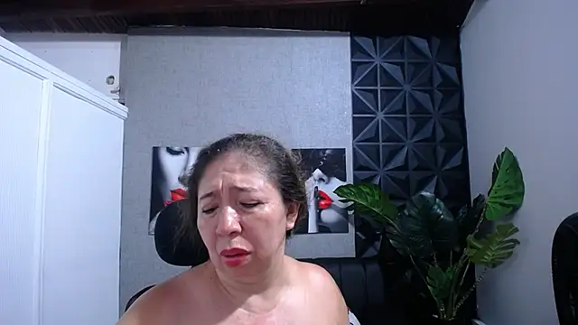 Valentinaa mature online show from 27, 5, 2026