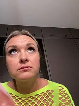 Snapshot of Bella-Tight chatting on 29, 10, 2025 Bella-Tight online show from 29, 10, 2025