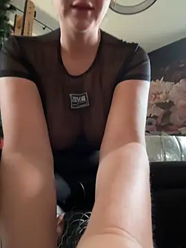 Snapshot of Bella-Tight chatting on 20, 11, 2025 Bella-Tight online show from 20, 11, 2025