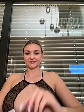Snapshot of Bella-Tight chatting on 4, 3, 2026 Bella-Tight online show from 4, 3, 2026