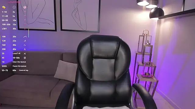 LizzHamilton   online show from 7, 1, 2026