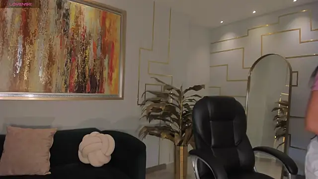 LizzHamilton   online show from 28, 2, 2026