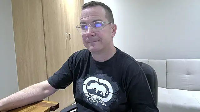 Snapshot of BrettJ81 chatting on 17, 3, 2026 BrettJ81 online show from 17, 3, 2026