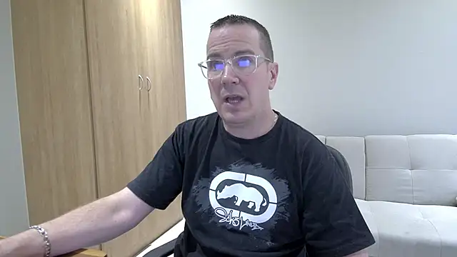 Snapshot of BrettJ81 chatting on 18, 3, 2026 BrettJ81 online show from 18, 3, 2026