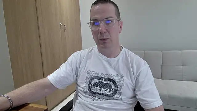 Snapshot of BrettJ81 chatting on 19, 3, 2026 BrettJ81 online show from 19, 3, 2026