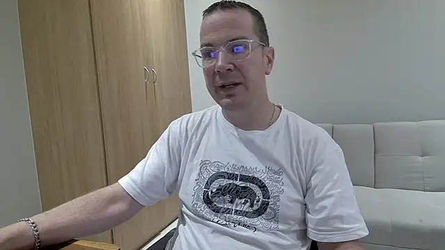 Snapshot of BrettJ81 chatting on 23, 3, 2026 BrettJ81 online show from 23, 3, 2026