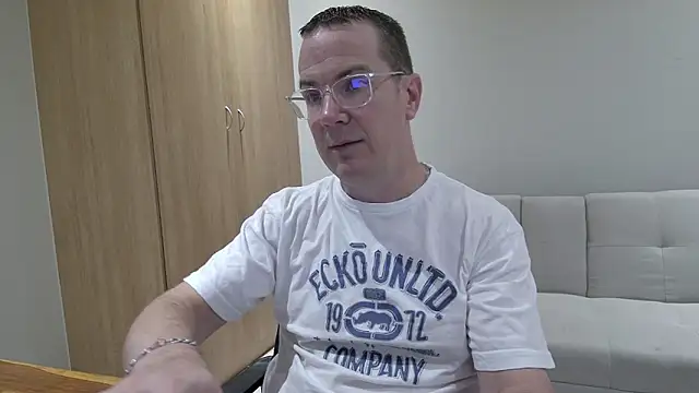 Snapshot of BrettJ81 chatting on 26, 3, 2026 BrettJ81 online show from 26, 3, 2026