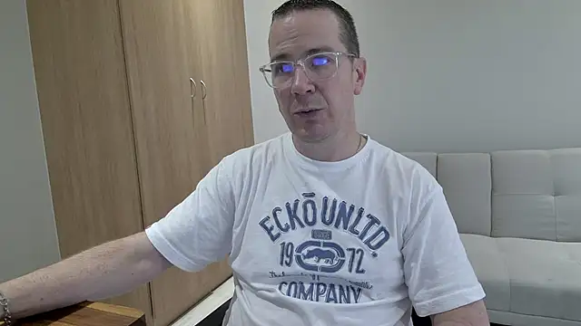 Snapshot of BrettJ81 chatting on 27, 3, 2026 BrettJ81 online show from 27, 3, 2026
