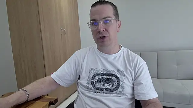 Snapshot of BrettJ81 chatting on 2, 4, 2026 BrettJ81 online show from 2, 4, 2026