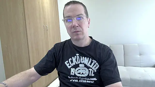 Snapshot of BrettJ81 chatting on 3, 4, 2026 BrettJ81 online show from 3, 4, 2026