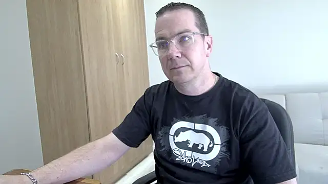 Snapshot of BrettJ81 chatting on 4, 4, 2026 BrettJ81 online show from 4, 4, 2026