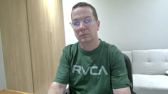 Snapshot of BrettJ81 chatting on 7, 4, 2026 BrettJ81 online show from 7, 4, 2026