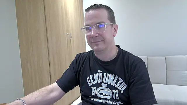 Snapshot of BrettJ81 chatting on 9, 4, 2026 BrettJ81 online show from 9, 4, 2026