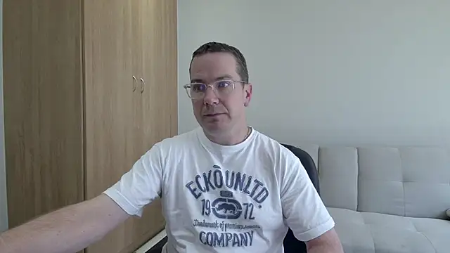 Snapshot of BrettJ81 chatting on 12, 4, 2026 BrettJ81 online show from 12, 4, 2026