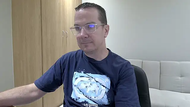 Snapshot of BrettJ81 chatting on 13, 4, 2026 BrettJ81 online show from 13, 4, 2026
