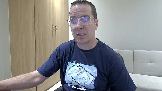 Snapshot of BrettJ81 chatting on 14, 4, 2026 BrettJ81 online show from 14, 4, 2026