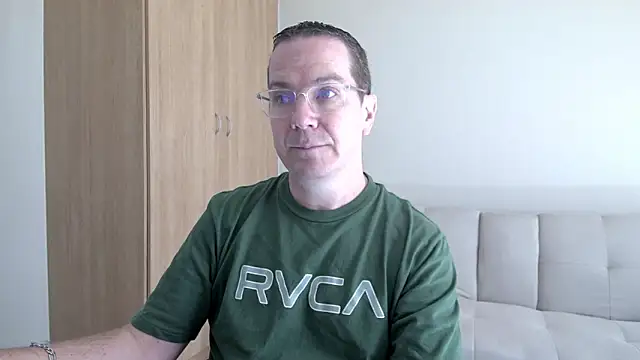 Snapshot of BrettJ81 chatting on 18, 4, 2026 BrettJ81 online show from 18, 4, 2026