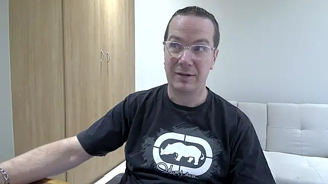 Snapshot of BrettJ81 chatting on 19, 4, 2026 BrettJ81 online show from 19, 4, 2026