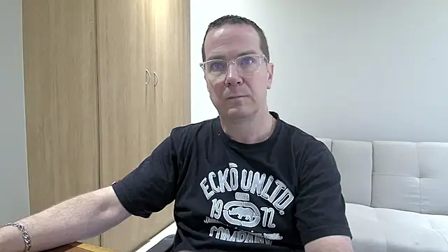 Snapshot of BrettJ81 chatting on 25, 4, 2026 BrettJ81 online show from 25, 4, 2026