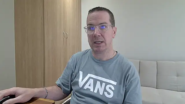 Snapshot of BrettJ81 chatting on 30, 4, 2026 BrettJ81 online show from 30, 4, 2026