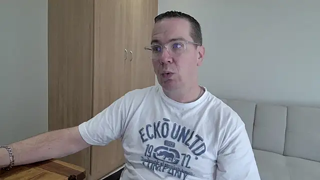 Snapshot of BrettJ81 chatting on 3, 5, 2026 BrettJ81 online show from 3, 5, 2026