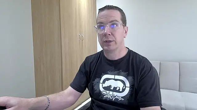 Snapshot of BrettJ81 chatting on 15, 5, 2026 BrettJ81 online show from 15, 5, 2026