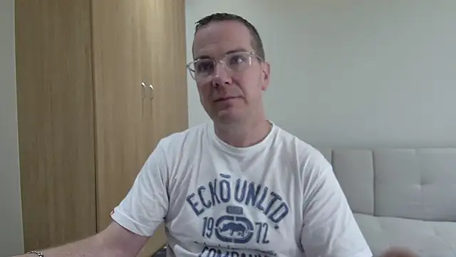 Snapshot of BrettJ81 chatting on 29, 5, 2026 BrettJ81 online show from 29, 5, 2026