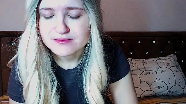 Snapshot of Sara4uu chatting on 3, 12, 2025 Sara4uu online show from 3, 12, 2025