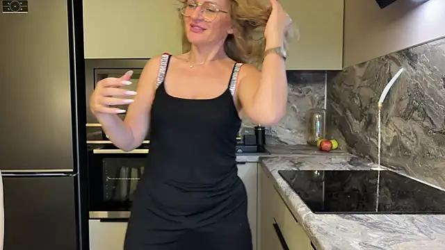 Snapshot of mommy_nadin chatting on 13, 10, 2025 mommy nadin online show from 13, 10, 2025