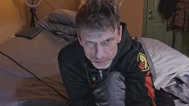 leahcimnikral online show from 6, 1, 2026