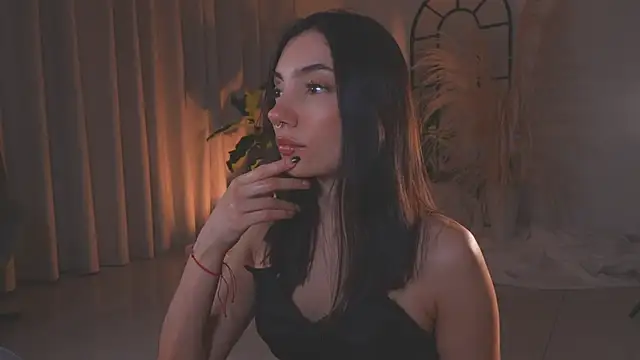 AmyArmstrong online show from 18, 9, 2025