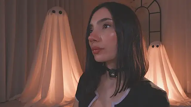 AmyArmstrong online show from 18, 10, 2025