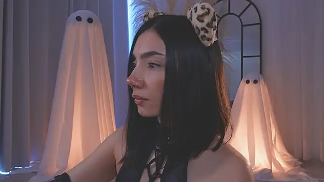 AmyArmstrong online show from 22, 10, 2025