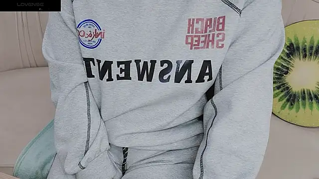 Snapshot of Sophie_Secret chatting on 27, 12, 2024 Sophie Secret online show from 27, 12, 2024