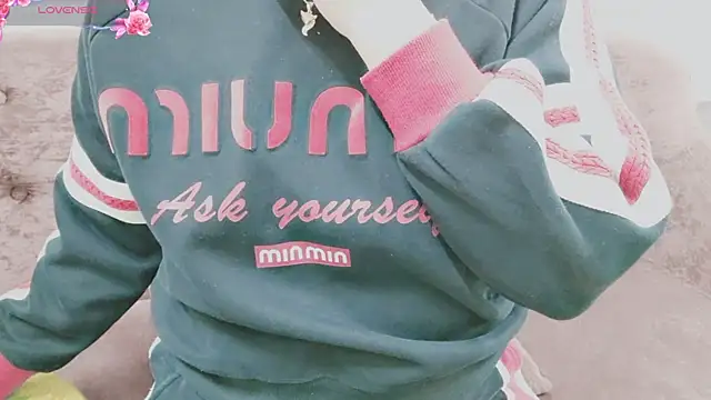 Snapshot of Sophie_Secret chatting on 22, 11, 2025 Sophie Secret online show from 22, 11, 2025