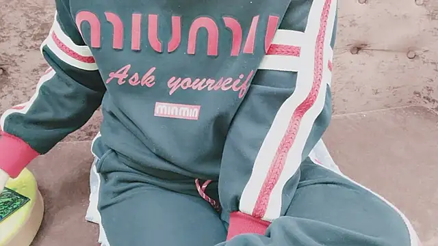 Snapshot of Sophie_Secret chatting on 26, 11, 2025 Sophie Secret online show from 26, 11, 2025