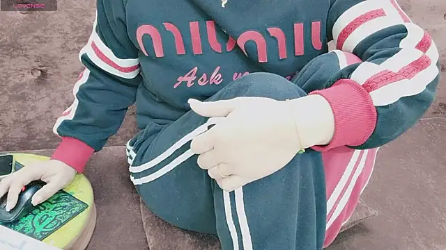 Snapshot of Sophie_Secret chatting on 27, 11, 2025 Sophie Secret online show from 27, 11, 2025