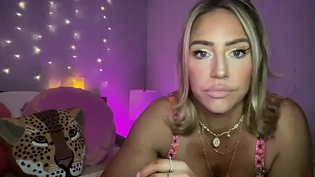 Snapshot of Fitnessbabe69 chatting on 28, 12, 2024 Fitnessbabe69 online show from 28, 12, 2024