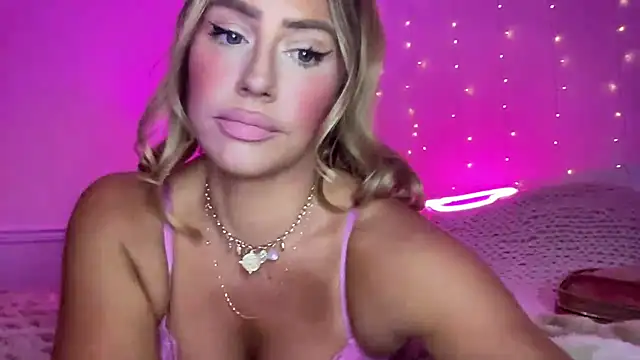 Snapshot of Fitnessbabe69 chatting on 25, 11, 2025 Fitnessbabe69 online show from 25, 11, 2025